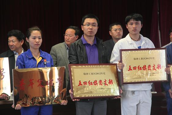 公司第六團(tuán)支部榮獲“五四紅旗團(tuán)支部”榮譽(yù)稱號 公司第六團(tuán)支部榮獲“五四紅旗團(tuán)支部”榮譽(yù)稱號